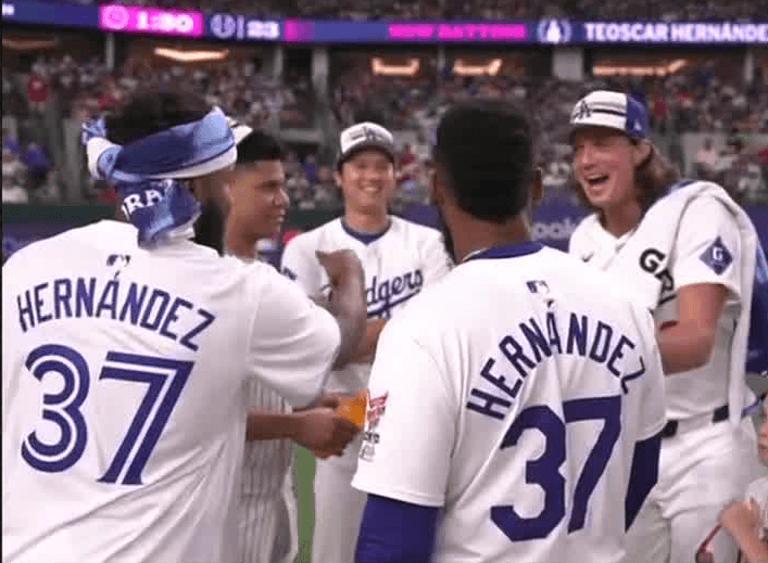 Vladimir Guerrero Jr. wears a Teoscar Hernandez jersey as his former teammate wins the 2024 Home Run Derby.